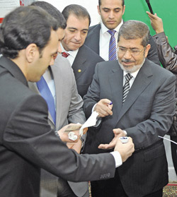 اشتباكات خلال الاستفتاء بمصر والمعارضة: هناك "تزوير"