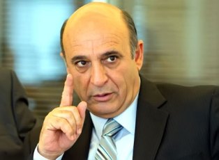 بيريز وموفاز مستعدان لحوار حماس "إذا تغيرت"