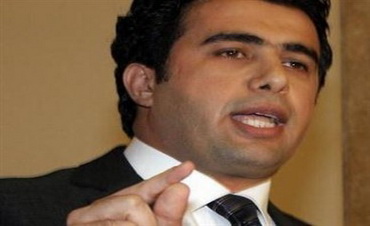  صقر متوتراً خلال مؤتمره الصحفي: نزوّد سوريا بحليب الأطفال "أيها الحمقى والأغبياء"