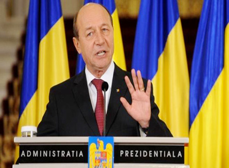 الناخبون الرومانيون يدلون بأصواتهم وسط حذر من اضطرابات داخلية