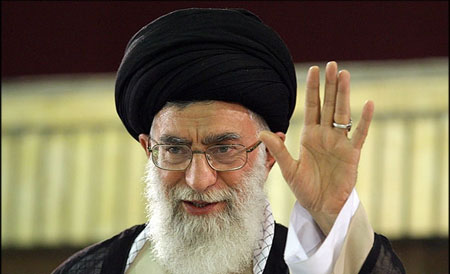 الامام الخامنئي: عصر الازدهار العلمي في إيران تزامن مع عصر الظلمات في الغرب