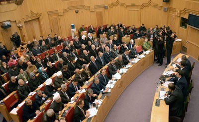 وفد حكومي يزور حلب ويقدم مساعدات إنسانية بملايين الدولارات