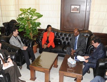 المعلم: العقوبات الأميركية والأوروبية مسؤولة عن معاناة السوريين