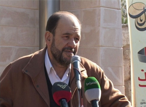 رفع راية أبي الاحرار قرب مسجد رأس الحسين (ع) في بعلبك 