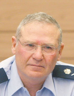 عاموس يادلين يستبعد دخول "اسرائيل" في حرب خلال العام 2013