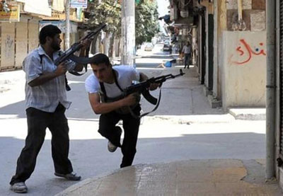 عودة المسلحين إلى مخيم اليروموك في دمشق...والجيش السوري يحول دون تمدد المسلحين في مناطق من حمص 