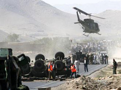 قتيلان و19 جريحاً في هجوم انتحاري على قاعدة جوية لقوات الاحتلال الاجنبي في أفغانستان