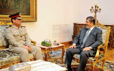 مسيرات وتجمعات تترجم أجواء الشارع المصري المشحونة قبل الاستفتاء 