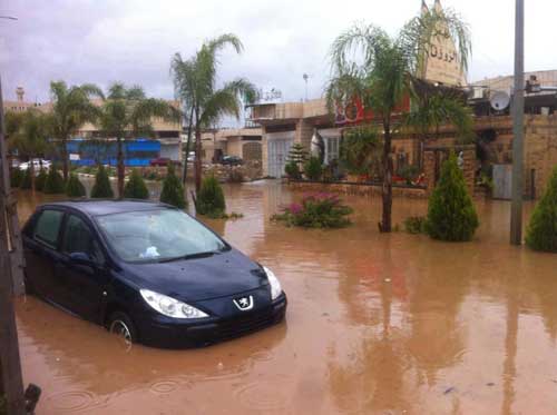 العاصفة تجتاح الضفة المحتلة واستنفار حكومي لمواجهة أي طارئ