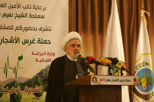 الشيخ قاسم دشَّن حديقة مجمع الإمام الكاظم (ع) وقام بزرع شجرة