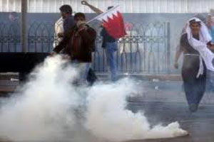  قمع متظاهرين في ختام عزاء طفل شهيد وإصابة 3 شرطيين بقنبلة في جدحفص 