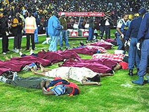 مواجهات بين أهالي المتهمين في مجزرة "بور سعيد" والشرطة المصرية 