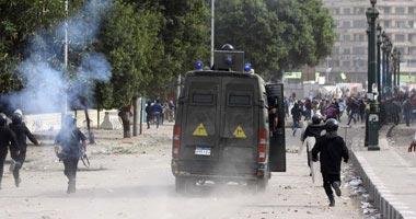 تجدّد الاشتباكات في القاهرة رغم إعلان حالة الطوارئ