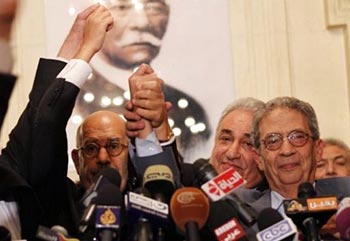 جبهة "الانقاذ" ترفض دعوة مرسي للحوار و"العفو الدولية" تطالب بوقف إستخدام القوة المفرطة