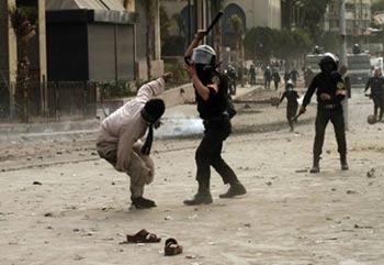 جبهة "الانقاذ" ترفض دعوة مرسي للحوار و"العفو الدولية" تطالب بوقف إستخدام القوة المفرطة