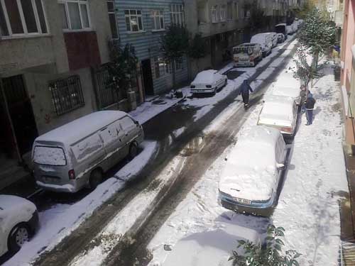 الثلوج تغطي دمشق والمحافظات السورية كافة 
