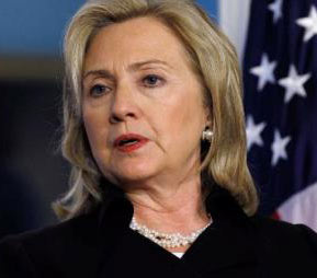 كلينتون تدافع عن "إدارتها" لقضية بنغازي وتحذر من مخاطر "القاعدة" في شمال إفريقيا