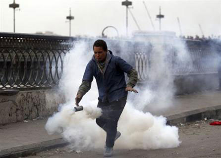 
"جبهة الانقاذ" ترفض دعوة مرسي للحوار.. والاشتباكات تتواصل
