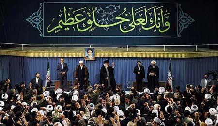 الإمام الخامنئي يستقبل المشاركين في مؤتمر الوحدة 