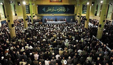 الإمام الخامنئي يستقبل المشاركين في مؤتمر الوحدة 