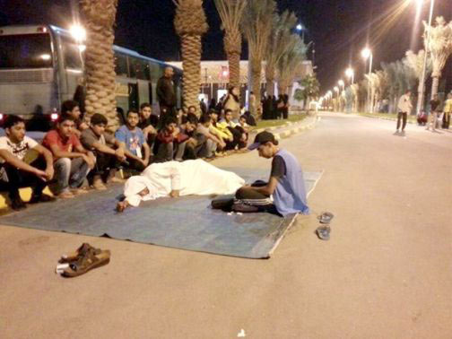   إيقاف إحدى عشرة حافلة بحرينية على جسر "الملك فهد" لسبع ساعات من دون أي مبرر