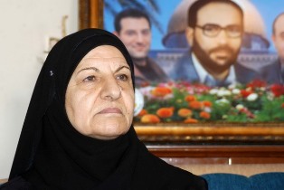 والدة الشهيدين المجذوب: العميل يجب أن يعدم 