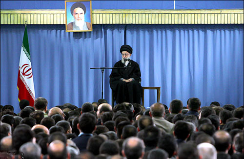 الامام الخامنئي: جبهة الاستكبار العالمي حشدت كل طاقاتها لإرغامنا على الاستسلام