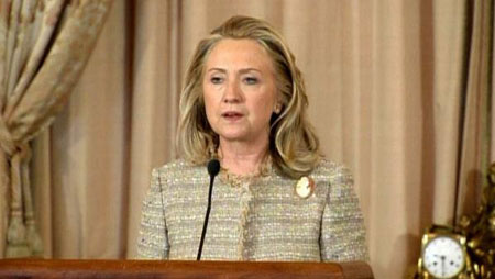 حالة كلينتون مستقرة إثر "تجمع دموي"