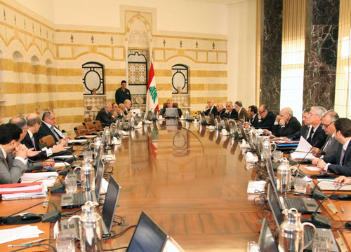 مجلس الوزراء منعقد في بعبدا لبحث موضوع النازحين السوريين والفلسطينيين الى لبنان