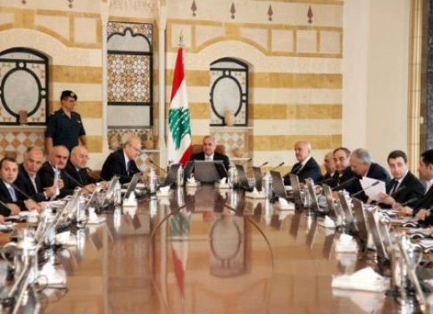 داتا الاتصالات الطبق الرئيسي على طاولة الحكومة 