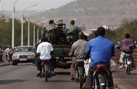 تورط مستعجل لباريس بالنزاع العسكري في مالي