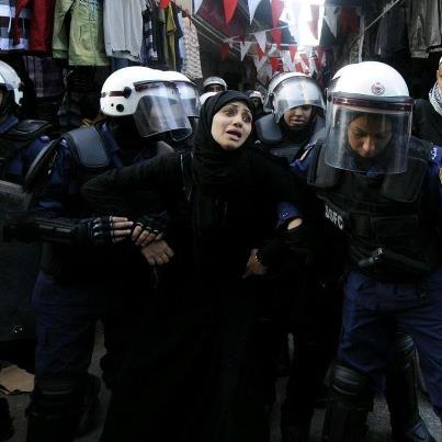  قوات الأمن البحرينية تفرق بالقوة تظاهرة في المنامة