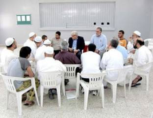 المعارضون المعتقلون في سجون النظام يشكون من تزايد المضايقات عليهم