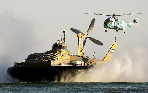 ايران تختبر صاروخي "قادر" و"نور" بنجاح 