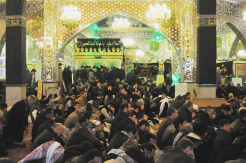 آلاف اللبنانينين لبوا النداء وشاركوا في أربعينية الامام الحسين (ع) في بعلبك
