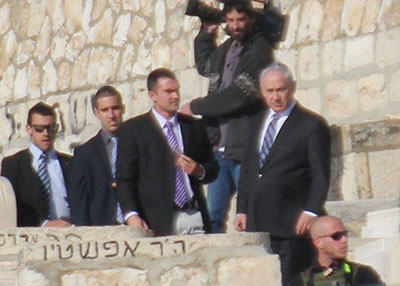 حكومة "هنية" تستنكر تدنيس "نتنياهو" لباحات الأقصى المبارك وتدعو لهبّة جماهيرية  