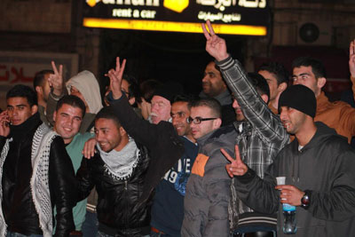 نشطاء "باب الشمس" يتعهدون بإعادة بناء قريتهم