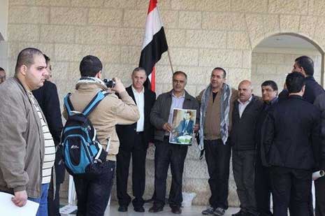 فلسطينيون يطلقون حملة للتبرع بالدم لصالح الجيش السوري في نابلس