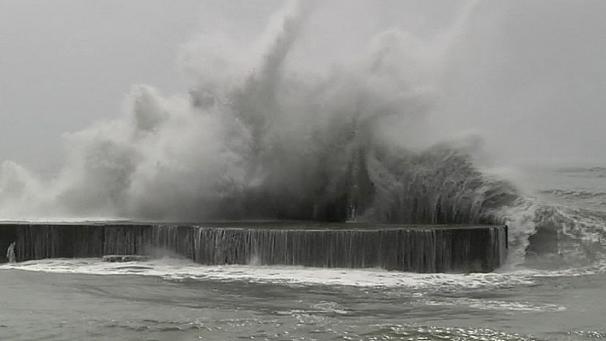 عشرة آلاف ضحية نتيجة اعصار الفيليبين 