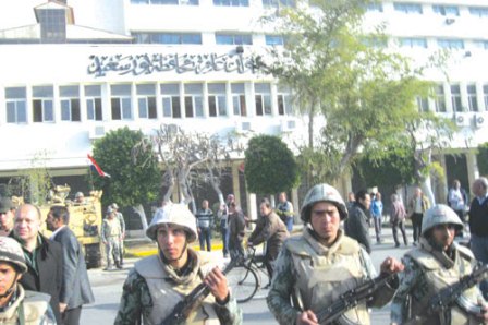 خلافات "الإخوان" و"السلفيين" تؤجل الحوار مع المعارضة المصرية