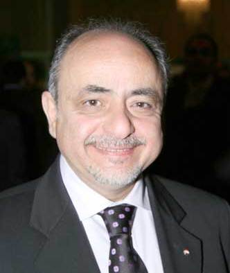 وفود من الهلال الأحمر السوري إلى  المقيمين في المخيمات خارج الحدود