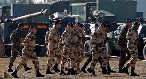 القوات الفرنسية تدخل أطراف "تمبكتو" في مالي