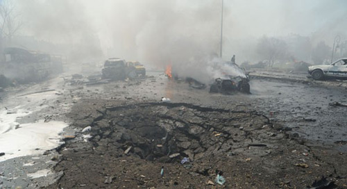 مئات الضحايا والجرحى في انفجار سيارة مفخخة بدمشق