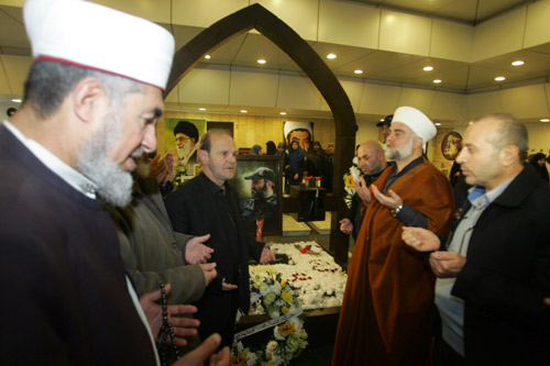 وفد من حركة أنصار الله زار ضريح الشهيد القائد مغنية في روضة الشهيدين