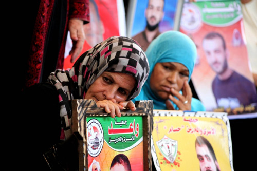 "معركة الأسرى الفلسطينيين تأخذ بعداً جديداً