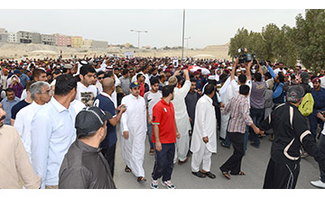 الحكومة البحرينية تتوعد بعدم السماح بجر البلاد إلى العنف 