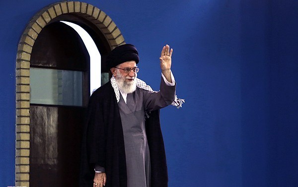 الإمام الخامنئي: نؤمن بوجود عالم خال من السلاح النووي
