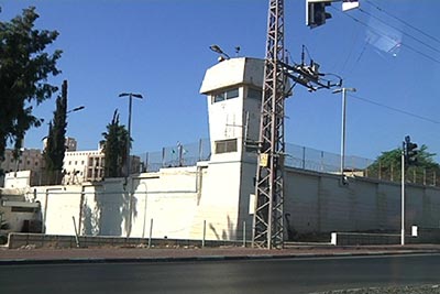 ما هي قصة السجين "أكس" وما حقيقة فضيحته؟