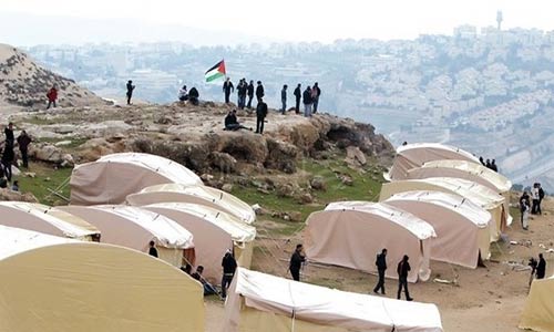 اقامة قرية "باب الحرية" في وجه الاستيطان بنابلس 