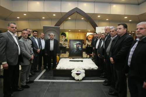 ضريح القائد الشهيد عماد مغنية يغصّ بالزوار